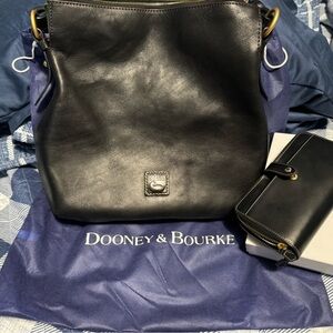 Dooney & Bourke black shoulder bag w wallet!